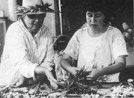 MOTHER-DAUGHTER - Roen Hufford (right), Marie's daughter, an expert lei-maker who has learned much from mom, is given some advise on the fine points of a treasured palapalai fern lei.